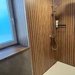 Exklusives Mit Geteiltem Bad Und Küche Kg Apartment *