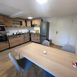 Apartment Exklusives Mit Geteiltem Bad Und Küche Kg *