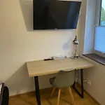 Kg Exklusives Zimmer, Wlan, Geteiltes Bad Und Kueche Daire *