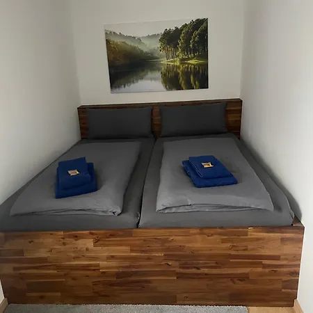 Kg Exklusives Zimmer, Wlan, Geteiltes Bad Und Kueche Daire