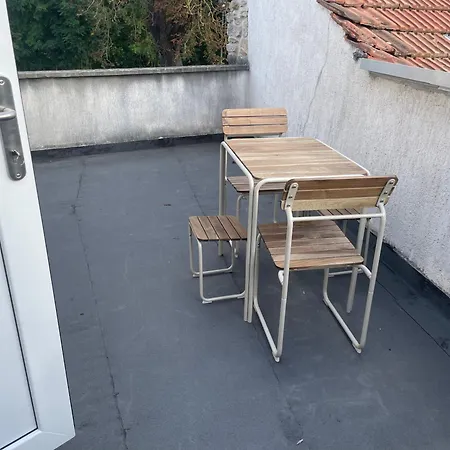 Kg Exklusives Zimmer, Wlan, Geteiltes Bad Und Kueche Appartement
