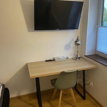 Kg Exklusives Zimmer, Wlan, Geteiltes Bad Und Kueche Appartement *