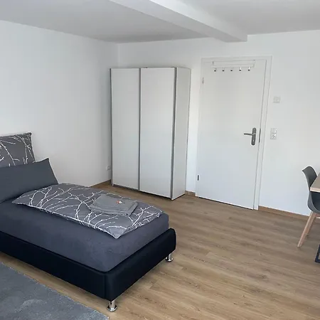 Kg Exklusives Zimmer, Wlan, Geteiltes Bad Und Kueche *