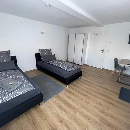 Apartment Exklusives Mit Geteiltem Bad Und Küche Kg *