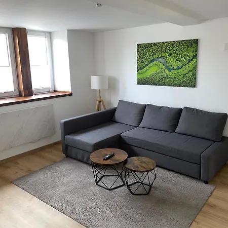 Apartment Exklusives Mit Geteiltem Bad Und Küche Kg *