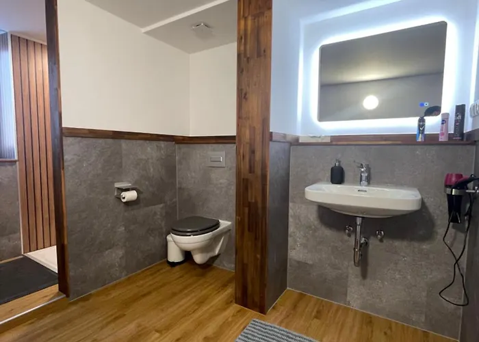 Daire Kg Exklusives Zimmer, Wlan, Geteiltes Bad Und Kueche