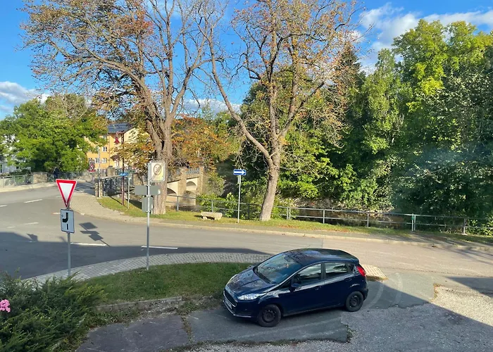 Exklusives Mit Geteiltem Bad Und Küche Kg