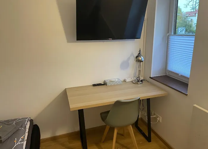 Kg Exklusives Zimmer, Wlan, Geteiltes Bad Und Kueche Daire *