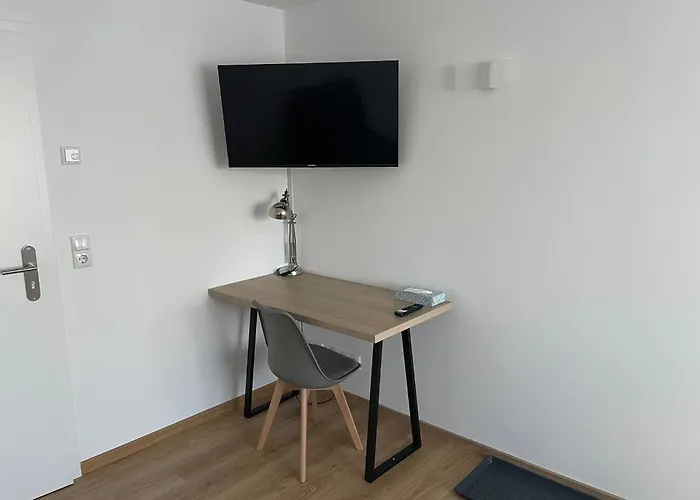 Kg Exklusives Zimmer, Wlan, Geteiltes Bad Und Kueche *